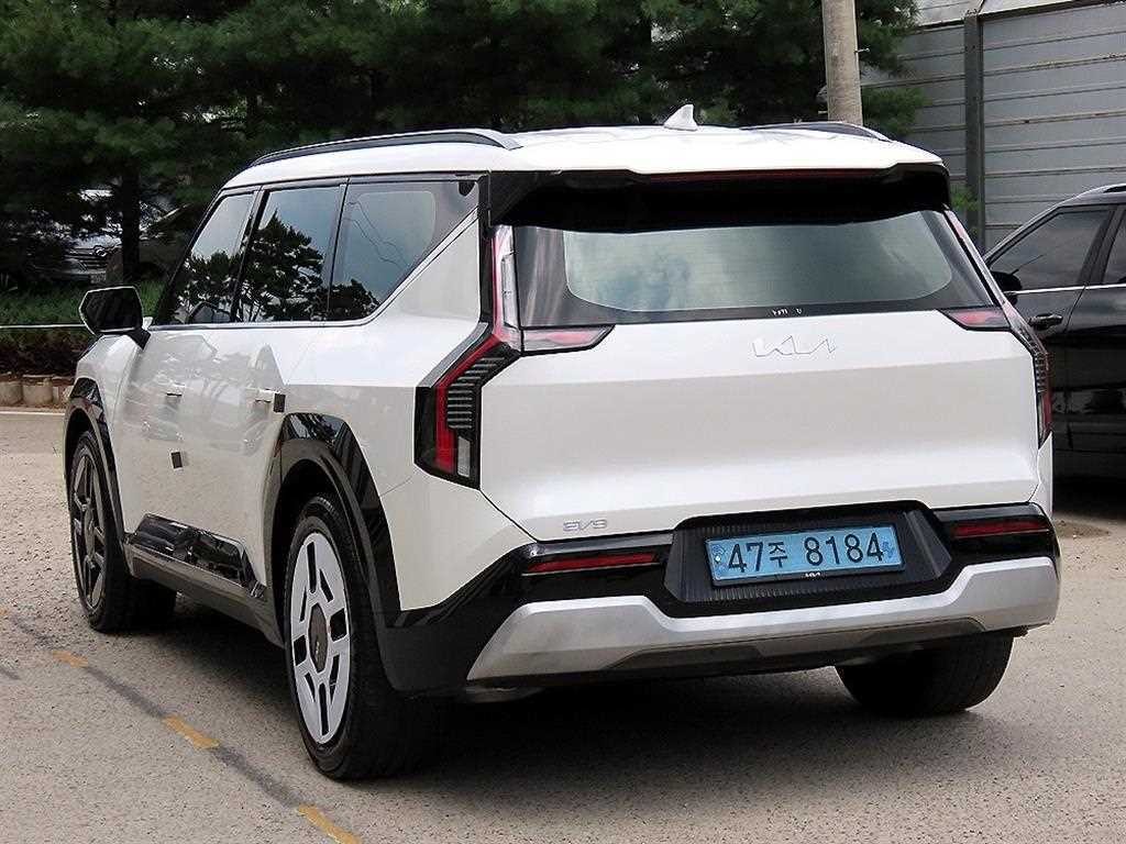 기아 EV9 롱레인지 4WD 어스 이미지 3