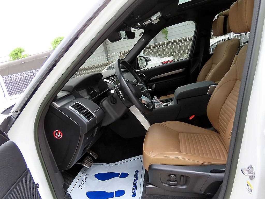 랜드로버 디스커버리 디스커버리5 3.0 D300 R-다이나믹 HSE 이미지 5