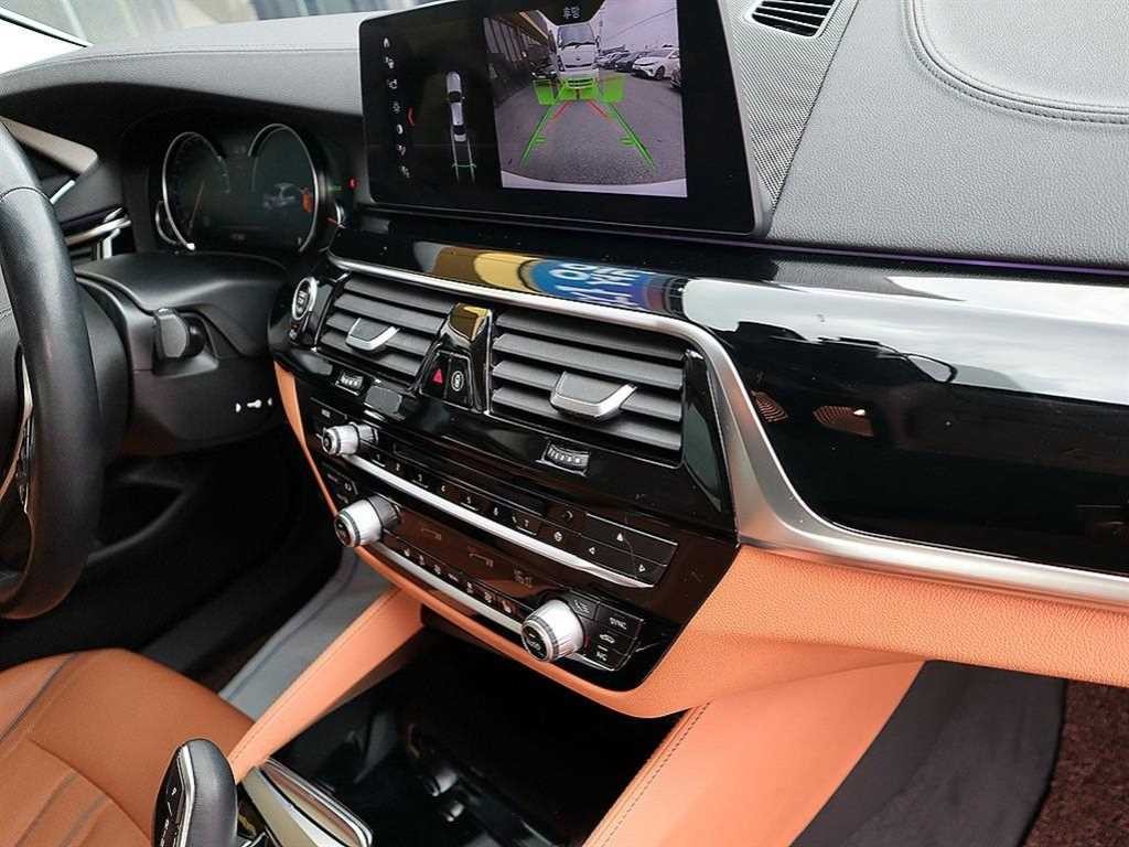 BMW 5시리즈 5시리즈 (G30) 520i 럭셔리 이미지 12