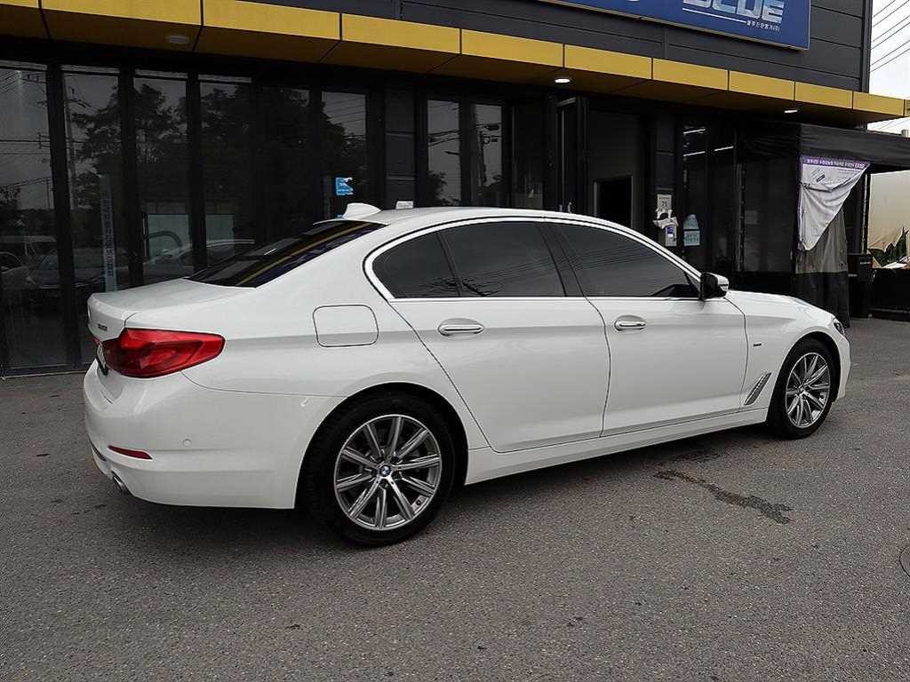 BMW 5시리즈 5시리즈 (G30) 520i 럭셔리 이미지 3