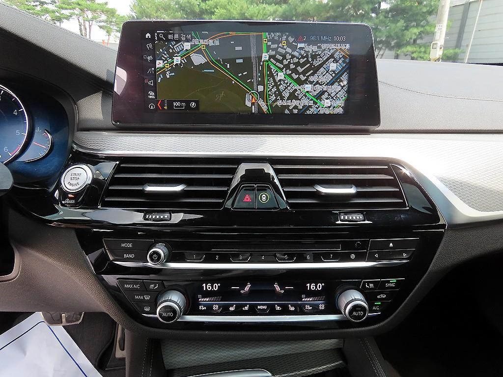 BMW 5시리즈 5시리즈 (G30) 520d xDrive M 스포츠 플러스 이미지 13