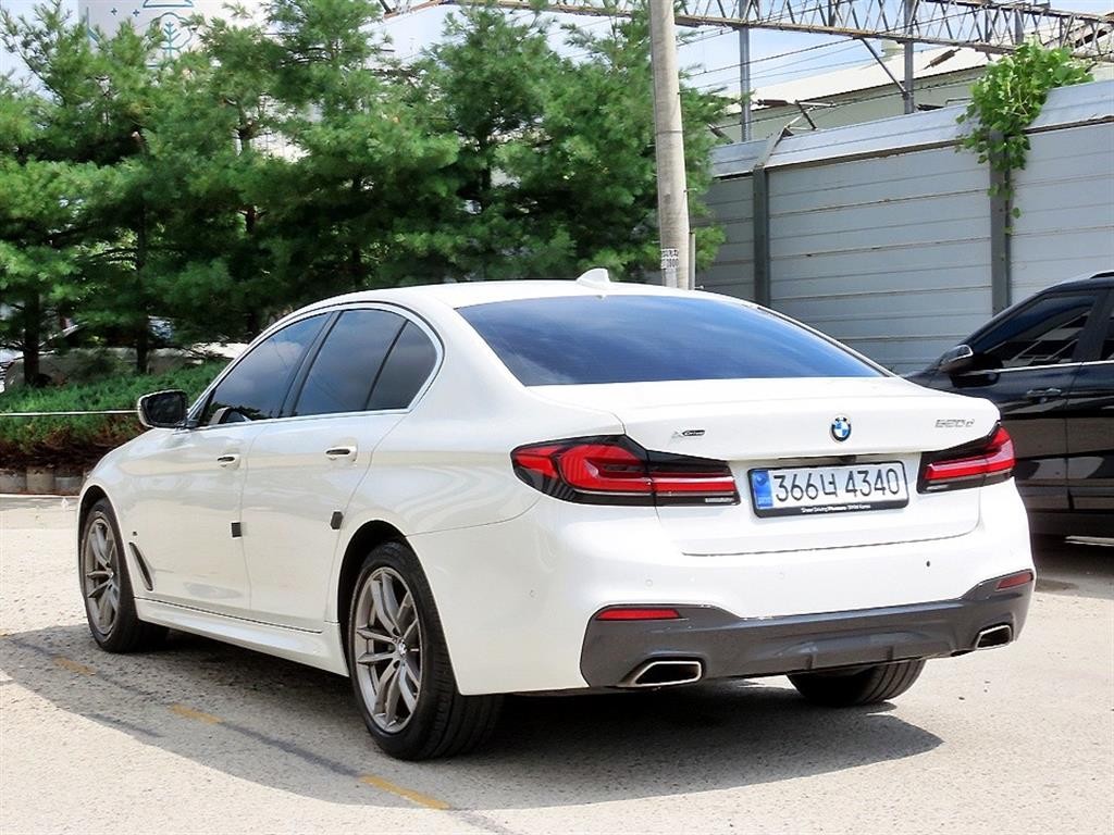 BMW 5시리즈 5시리즈 (G30) 520d xDrive M 스포츠 플러스 이미지 3
