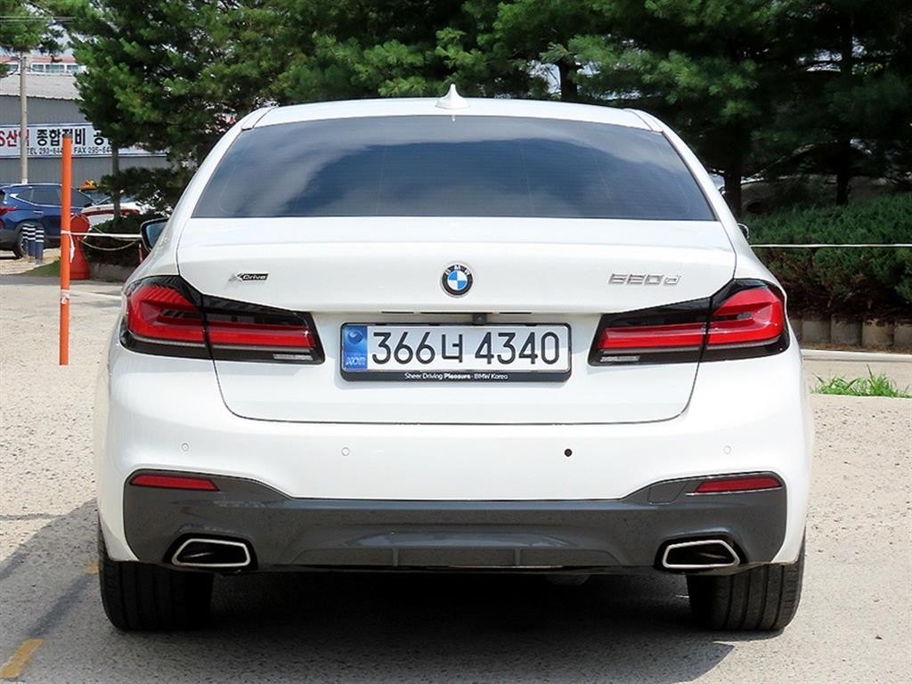 BMW 5시리즈 5시리즈 (G30) 520d xDrive M 스포츠 플러스 이미지 4