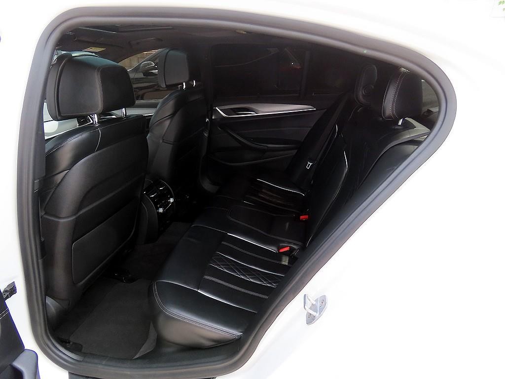 BMW 5시리즈 5시리즈 (G30) 520d xDrive M 스포츠 플러스 이미지 6