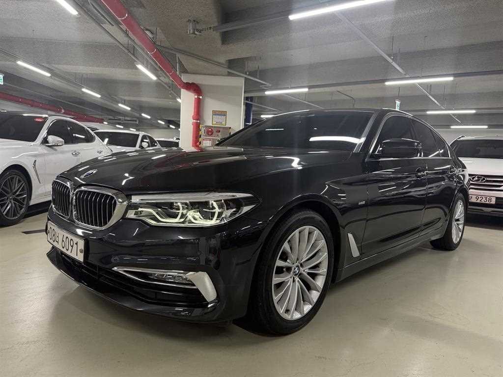 BMW 5시리즈 5시리즈 (G30) 520d xDrive 럭셔리 플러스 이미지 1