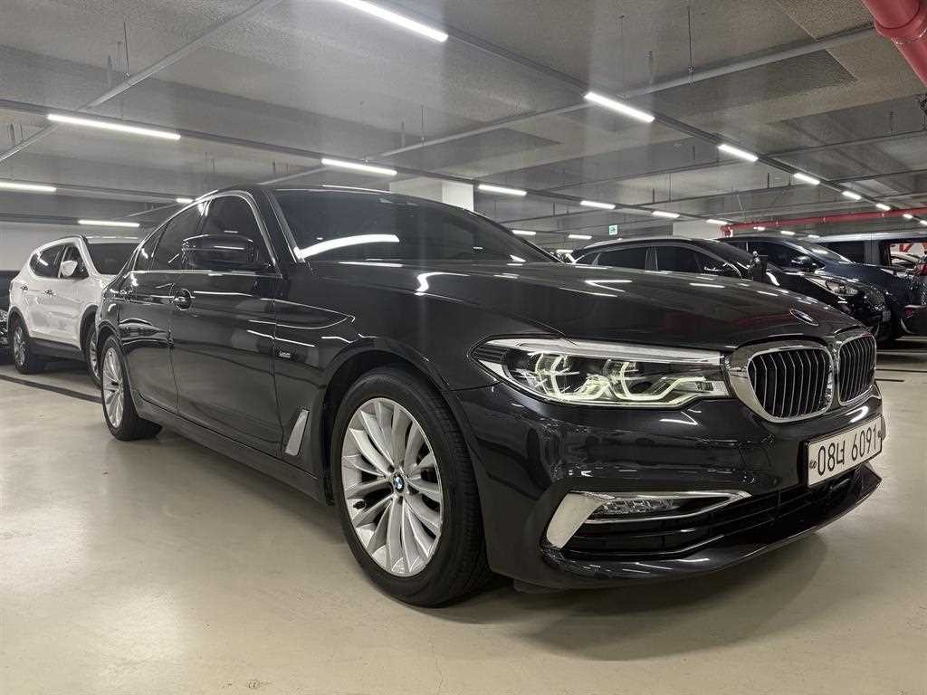 BMW 5시리즈 5시리즈 (G30) 520d xDrive 럭셔리 플러스 이미지 2