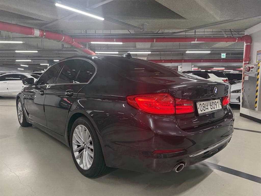 BMW 5시리즈 5시리즈 (G30) 520d xDrive 럭셔리 플러스 이미지 3