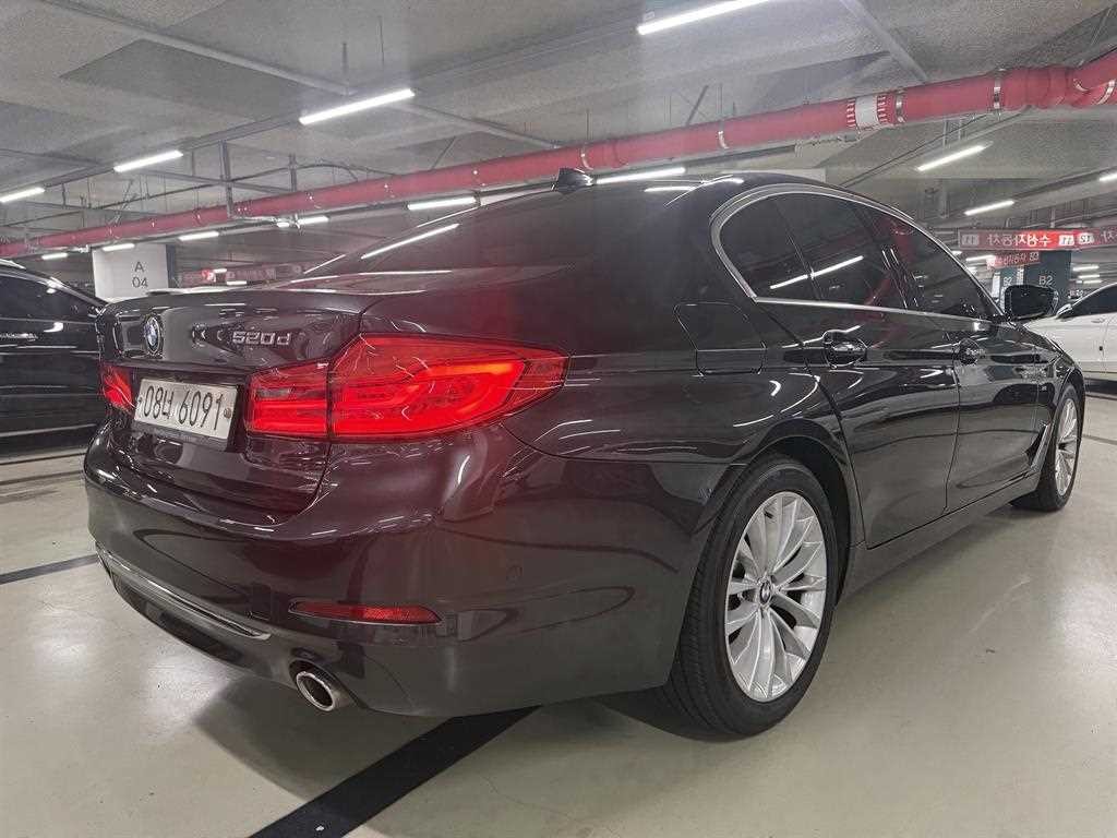 BMW 5시리즈 5시리즈 (G30) 520d xDrive 럭셔리 플러스 이미지 4