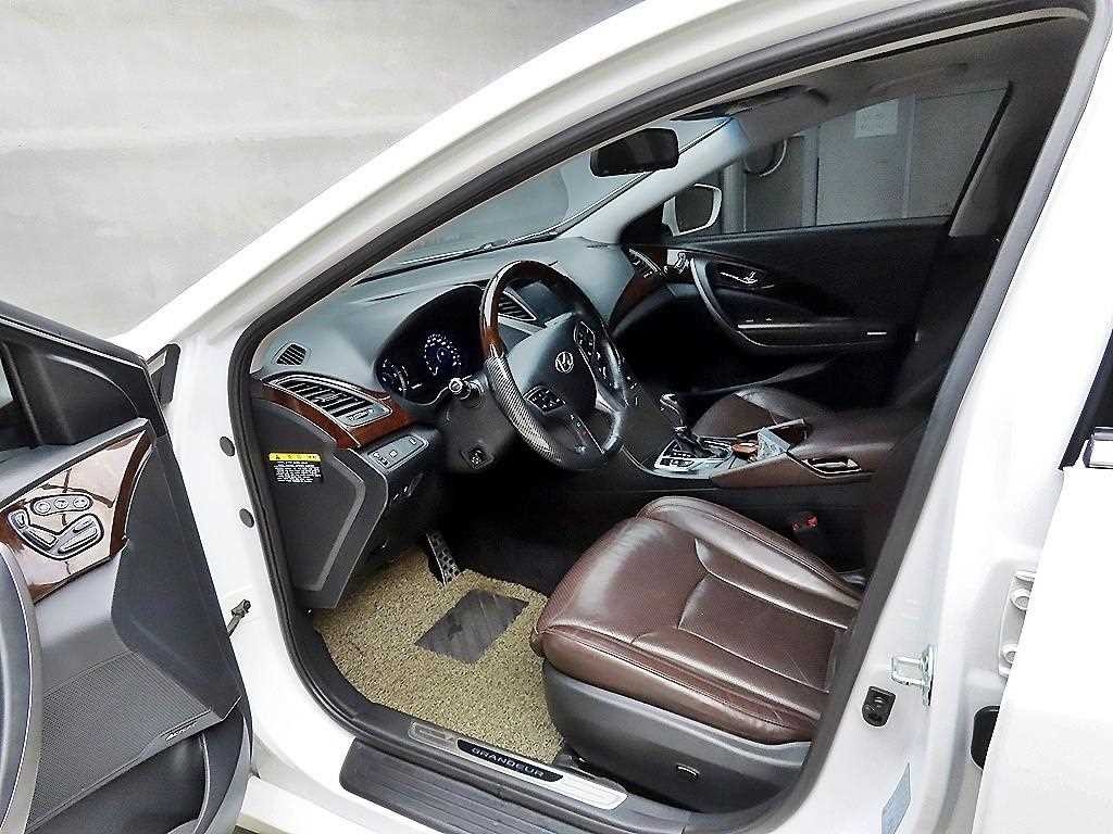 현대 그랜저 그랜저 HG HG220 PREMIUM 이미지 5