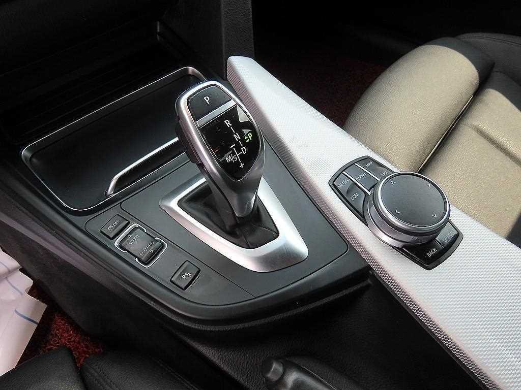 BMW 3시리즈 3시리즈 (F30) 320d M 스포츠 이미지 11
