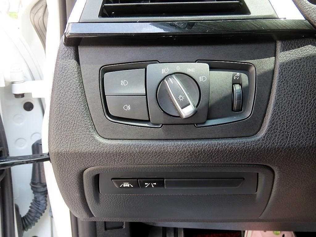 BMW 3시리즈 3시리즈 (F30) 320d M 스포츠 이미지 13