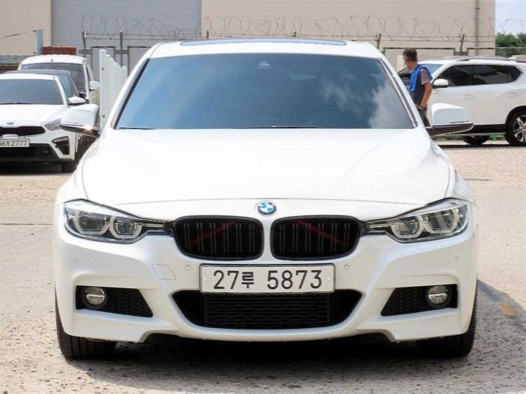 BMW 3시리즈 3시리즈 (F30) 320d M 스포츠 이미지 2