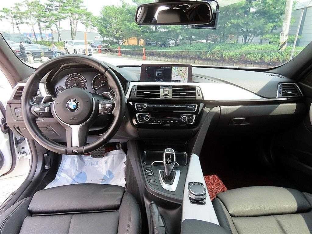 BMW 3시리즈 3시리즈 (F30) 320d M 스포츠 이미지 7
