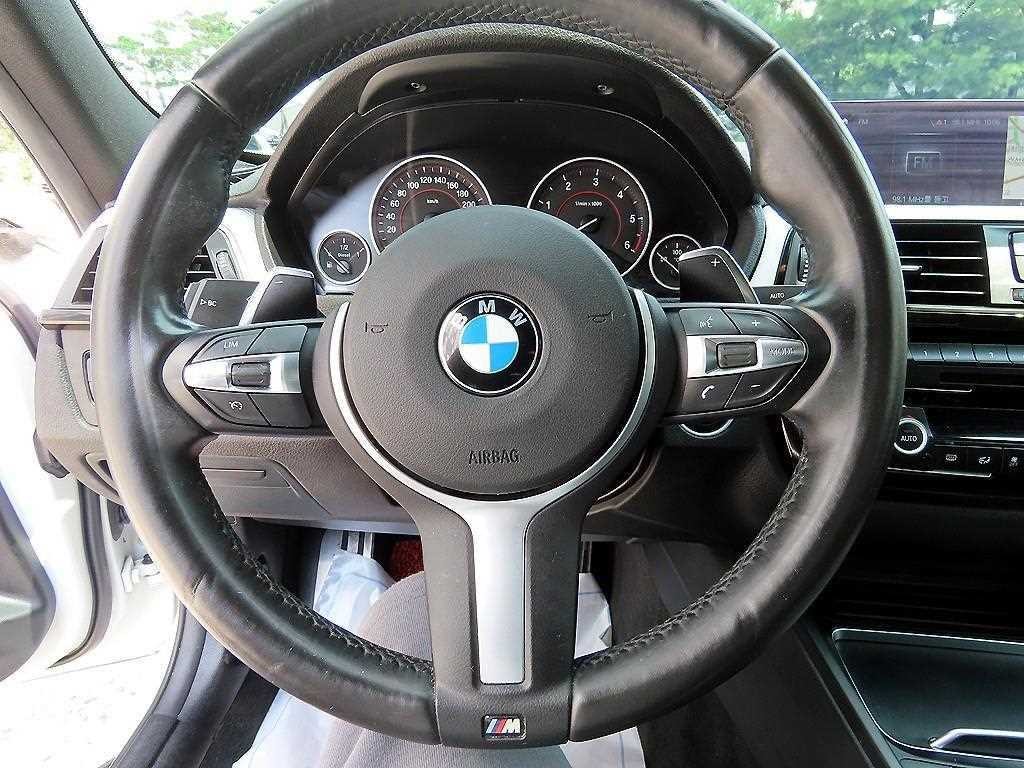 BMW 3시리즈 3시리즈 (F30) 320d M 스포츠 이미지 8