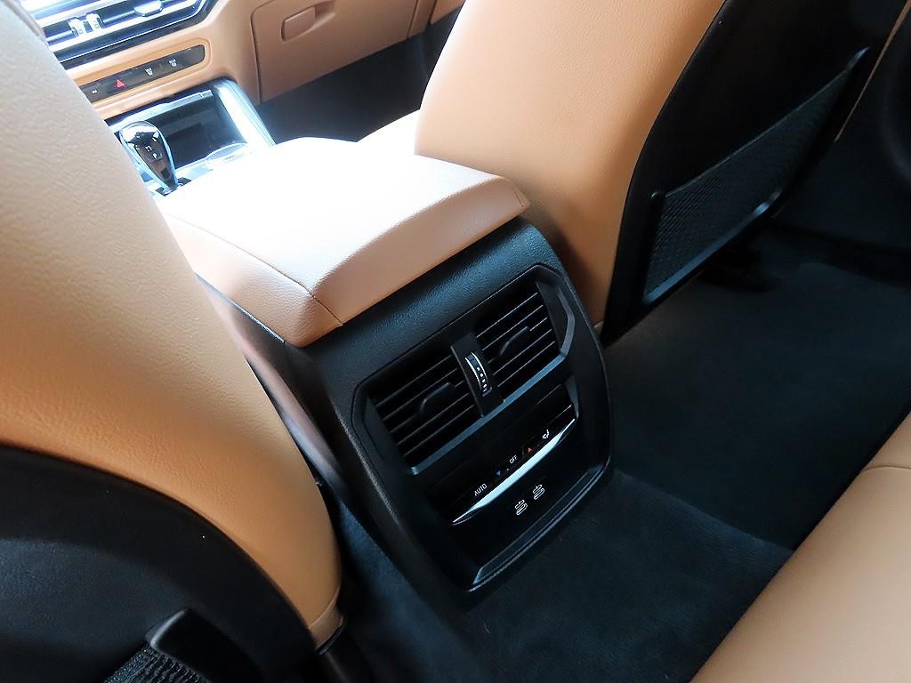BMW i4 eDrive 40 M 스포츠 이미지 15