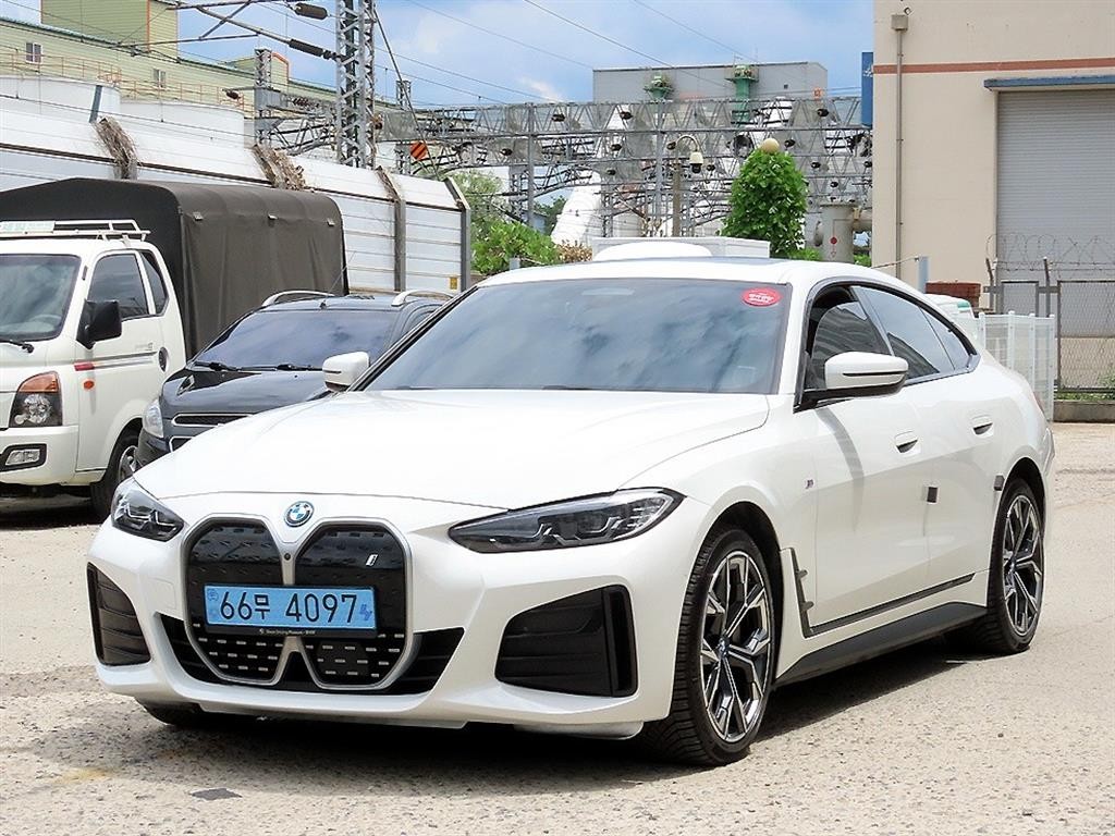 BMW i4 eDrive 40 M 스포츠 이미지 2