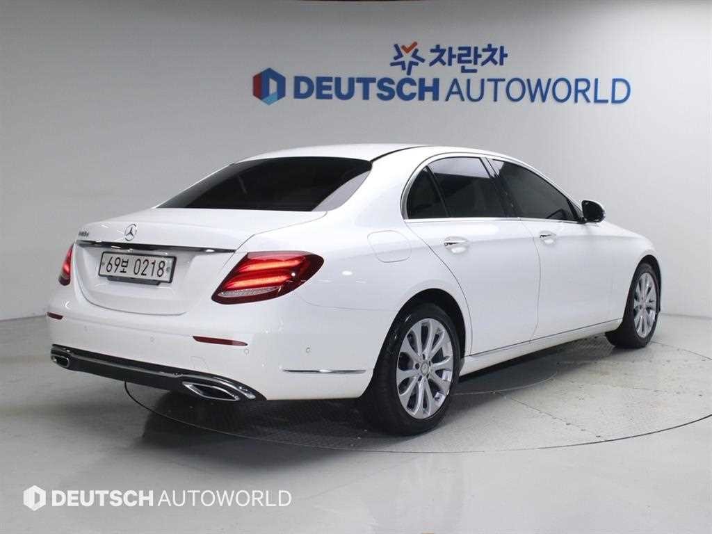 벤츠 E 클래스 E-클래스 W213 E220d 익스클루시브 이미지 2