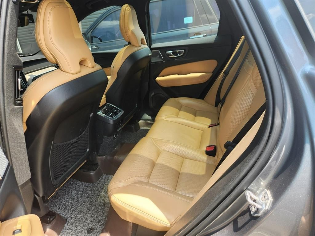 볼보 XC60 XC60(2세대) D5 AWD 인스크립션 이미지 12
