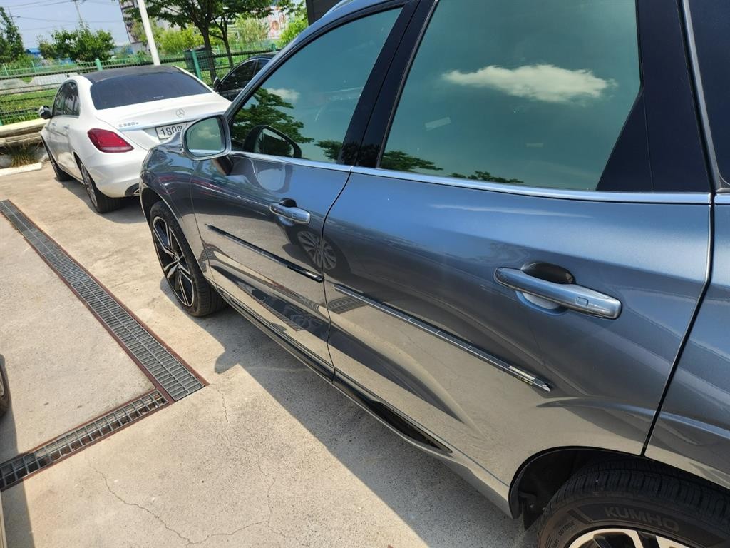 볼보 XC60 XC60(2세대) D5 AWD 인스크립션 이미지 3