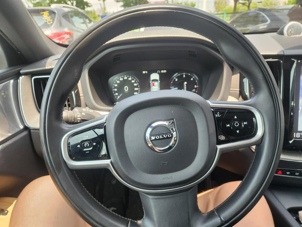 볼보 XC60 XC60(2세대) D5 AWD 인스크립션 이미지 8