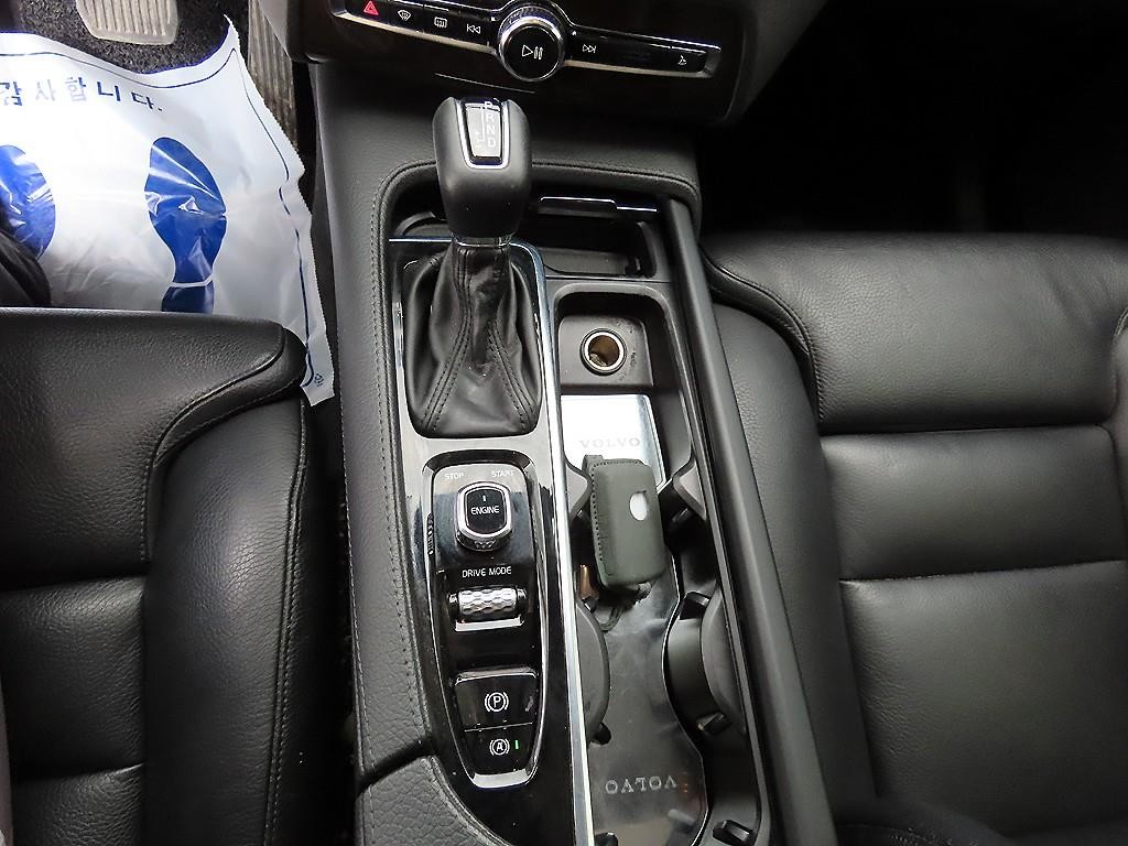 볼보 XC90 XC90 2세대 2.0 D5 AWD 모멘텀 이미지 11