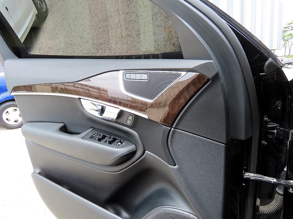 볼보 XC90 XC90 2세대 2.0 D5 AWD 모멘텀 이미지 12