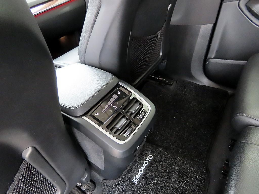 볼보 XC90 XC90 2세대 2.0 D5 AWD 모멘텀 이미지 15