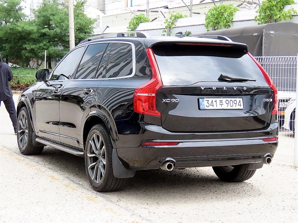 볼보 XC90 XC90 2세대 2.0 D5 AWD 모멘텀 이미지 3