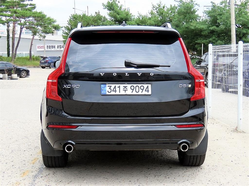 볼보 XC90 XC90 2세대 2.0 D5 AWD 모멘텀 이미지 4
