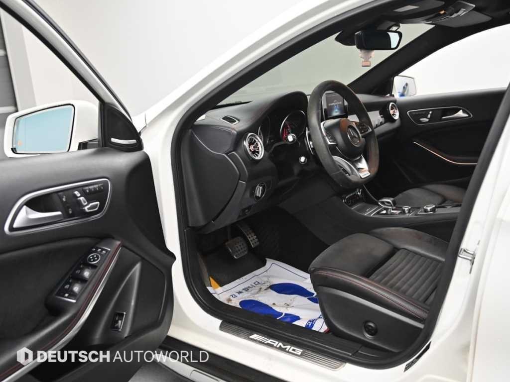 벤츠 GLA 클래스 GLA클래스 X156 GLA45 AMG 4MATIC 이미지 11