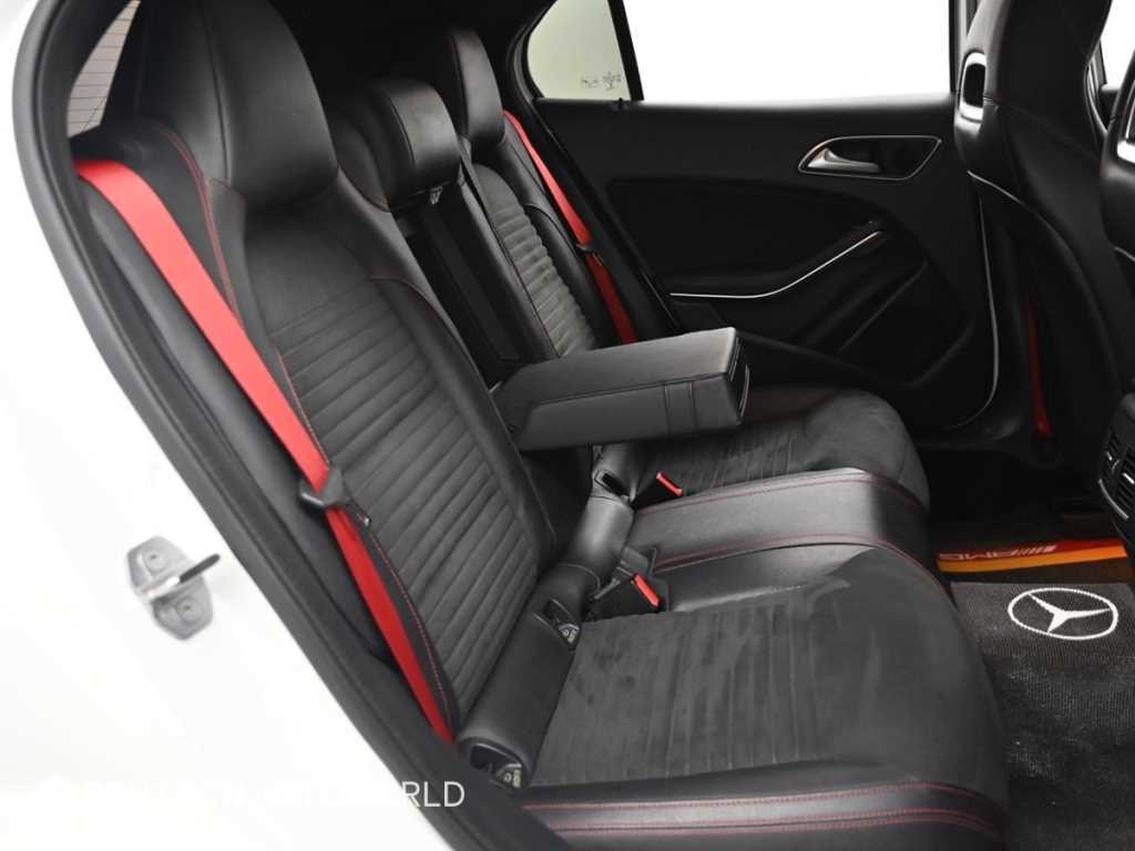벤츠 GLA 클래스 GLA클래스 X156 GLA45 AMG 4MATIC 이미지 12