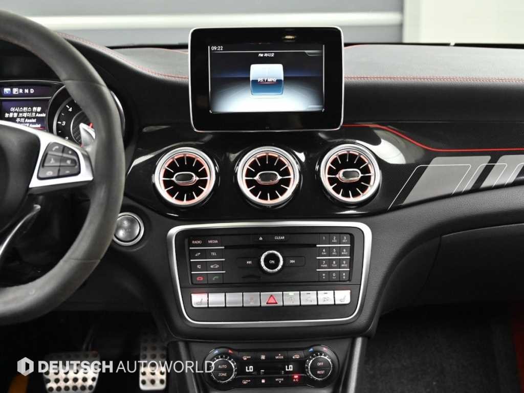 벤츠 GLA 클래스 GLA클래스 X156 GLA45 AMG 4MATIC 이미지 14