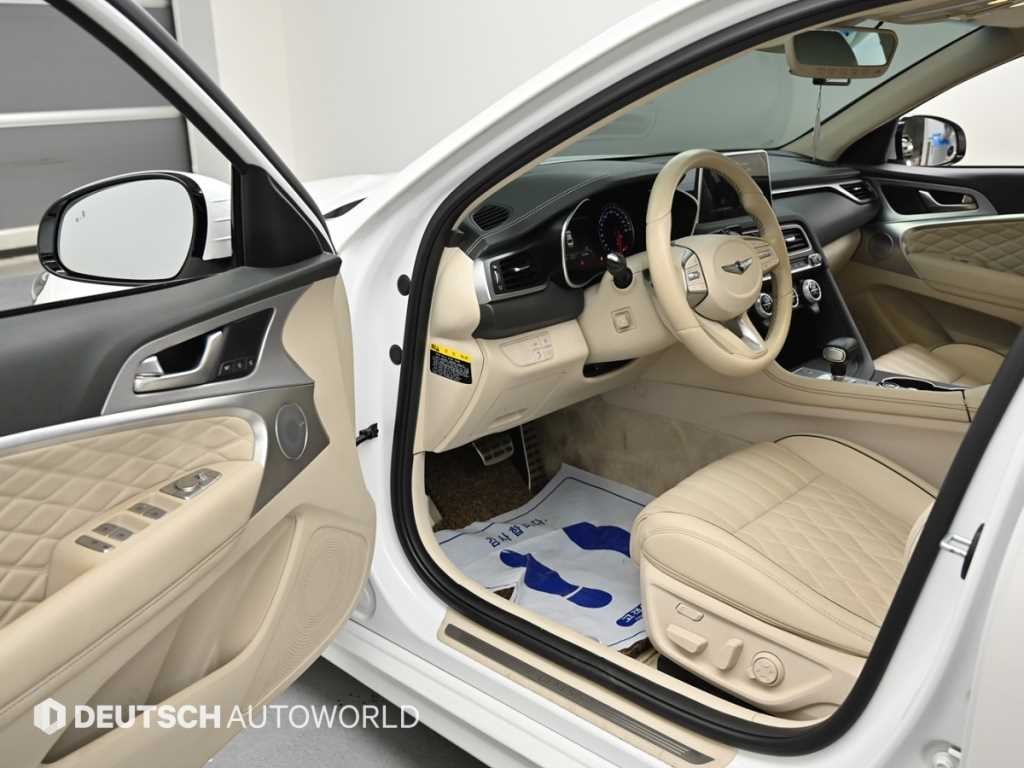 제네시스 G70 2.0T AWD 스포츠 패키지 이미지 11