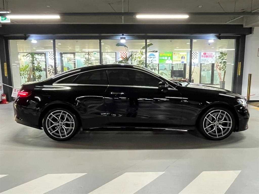벤츠 E 클래스 E-클래스 W213 E300d 4MATIC 쿠페 이미지 3