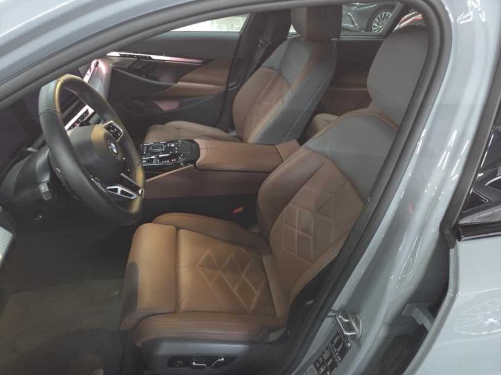 BMW 5시리즈 5시리즈 (G60) 530i xDrive M 스포츠 이미지 6