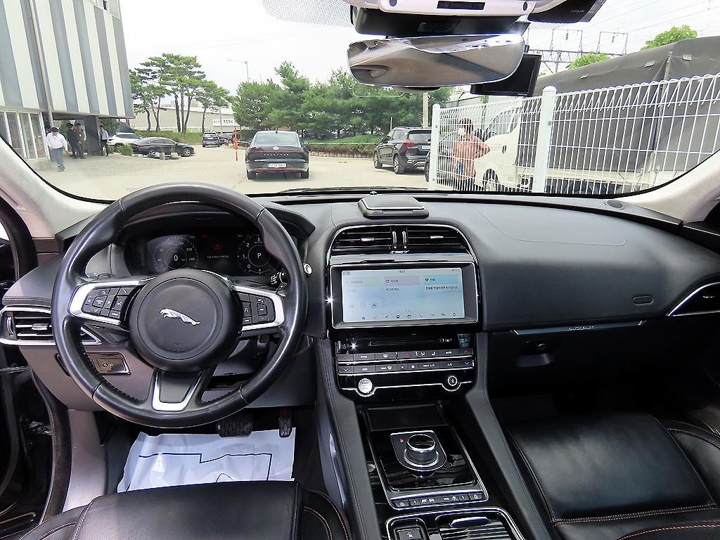 재규어 F-PACE 20d 프레스티지 이미지 7