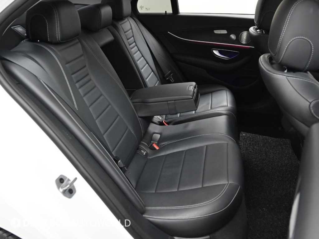 벤츠 E 클래스 E-클래스 W213 E300 4MATIC 아방가르드 이미지 12