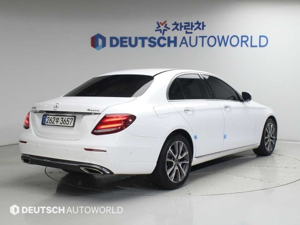 벤츠 E 클래스 E-클래스 W213 E300 4MATIC 아방가르드 이미지 2