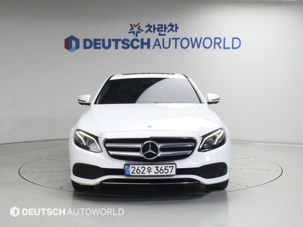 벤츠 E 클래스 E-클래스 W213 E300 4MATIC 아방가르드 이미지 3