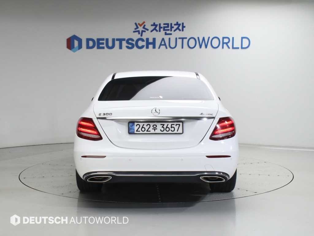 벤츠 E 클래스 E-클래스 W213 E300 4MATIC 아방가르드 이미지 4
