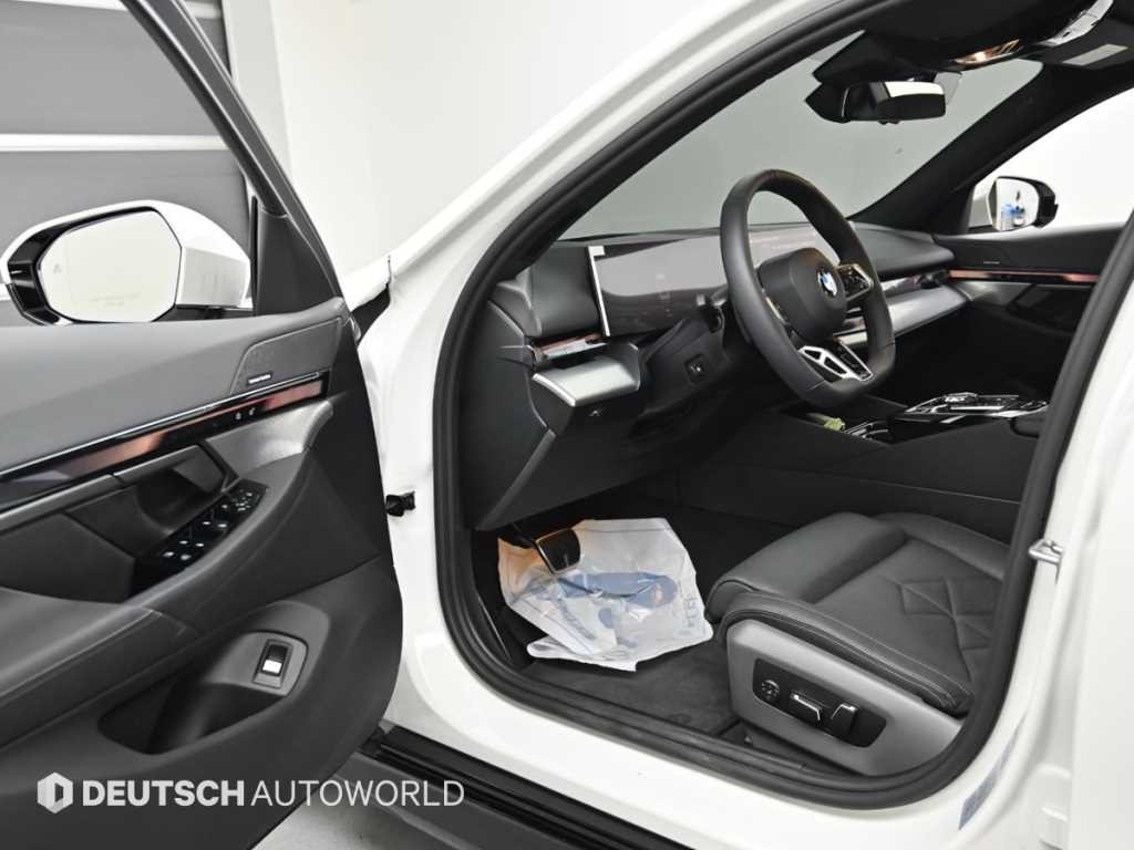 BMW 5시리즈 5시리즈 (G60) 530i xDrive M 스포츠 이미지 11