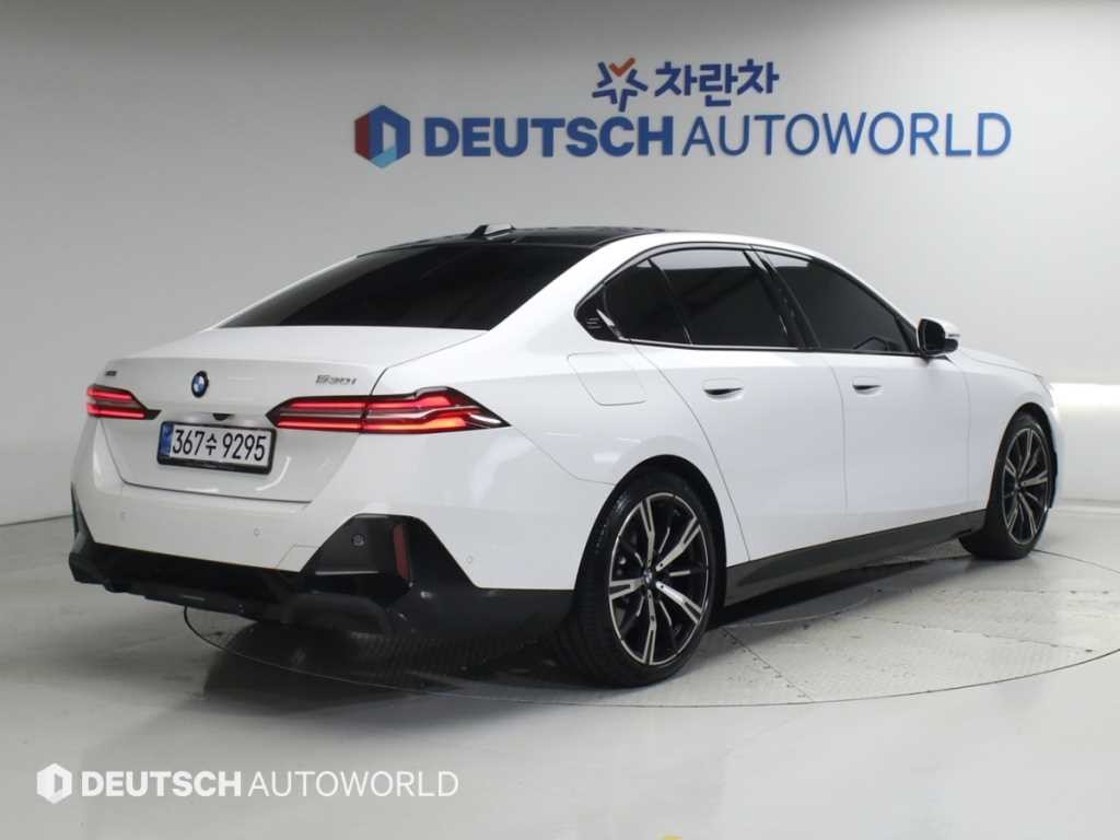 BMW 5시리즈 5시리즈 (G60) 530i xDrive M 스포츠 이미지 2
