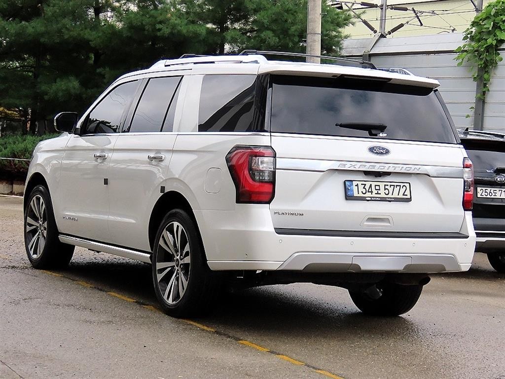 포드 익스피디션 3.5 EcoBoost Platinum 이미지 3
