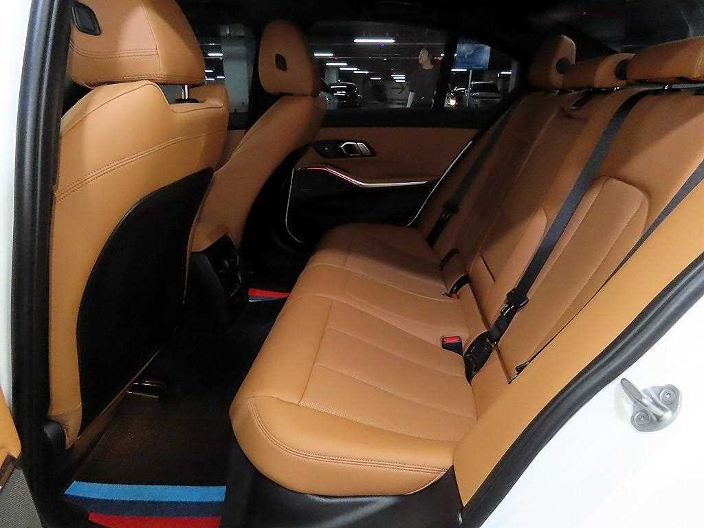 BMW 3시리즈 3시리즈 (G20) 320i M 스포츠 이미지 7
