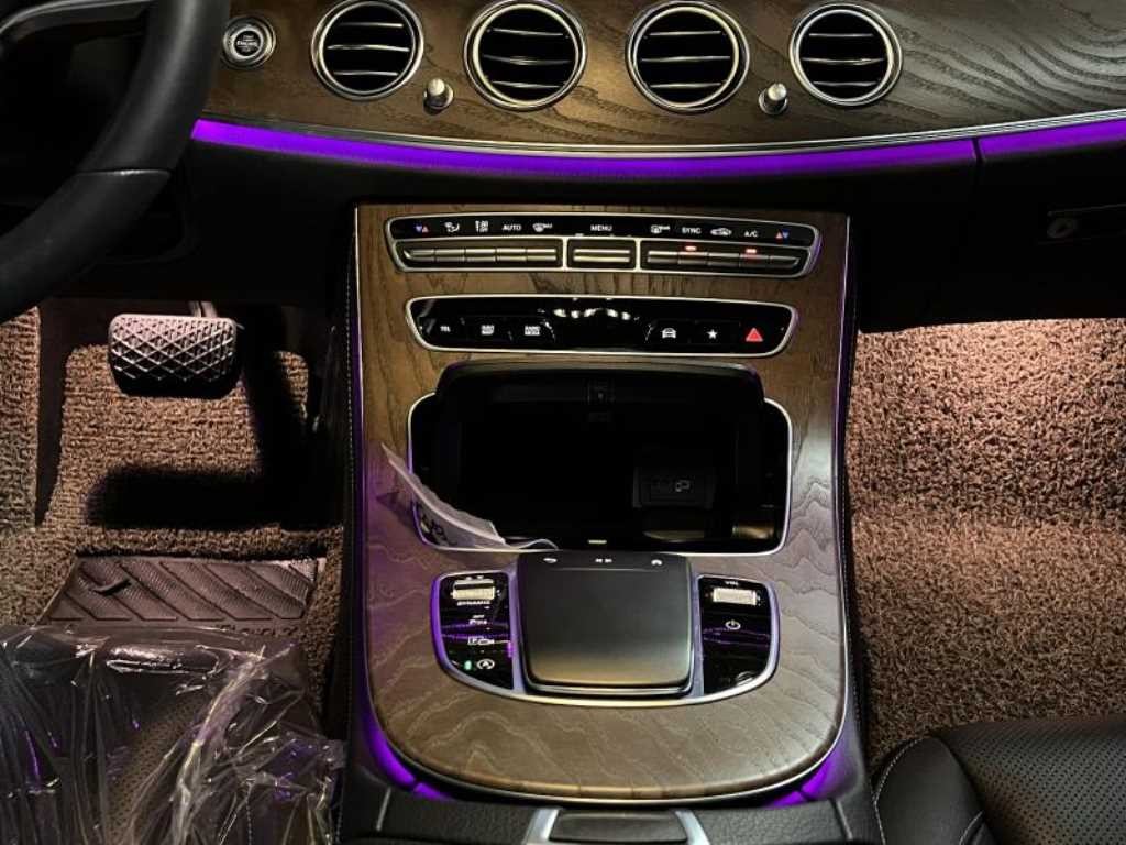 벤츠 E 클래스 E-클래스 W213 E220d 4MATIC 익스클루시브 이미지 10
