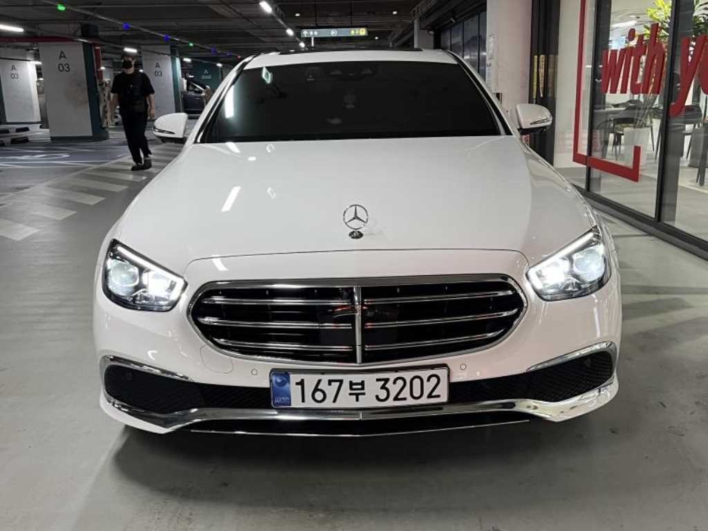 벤츠 E 클래스 E-클래스 W213 E220d 4MATIC 익스클루시브 이미지 2