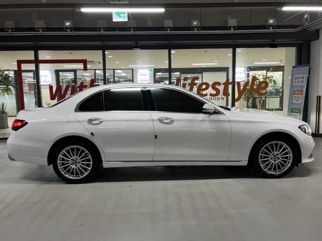 벤츠 E 클래스 E-클래스 W213 E220d 4MATIC 익스클루시브 이미지 3