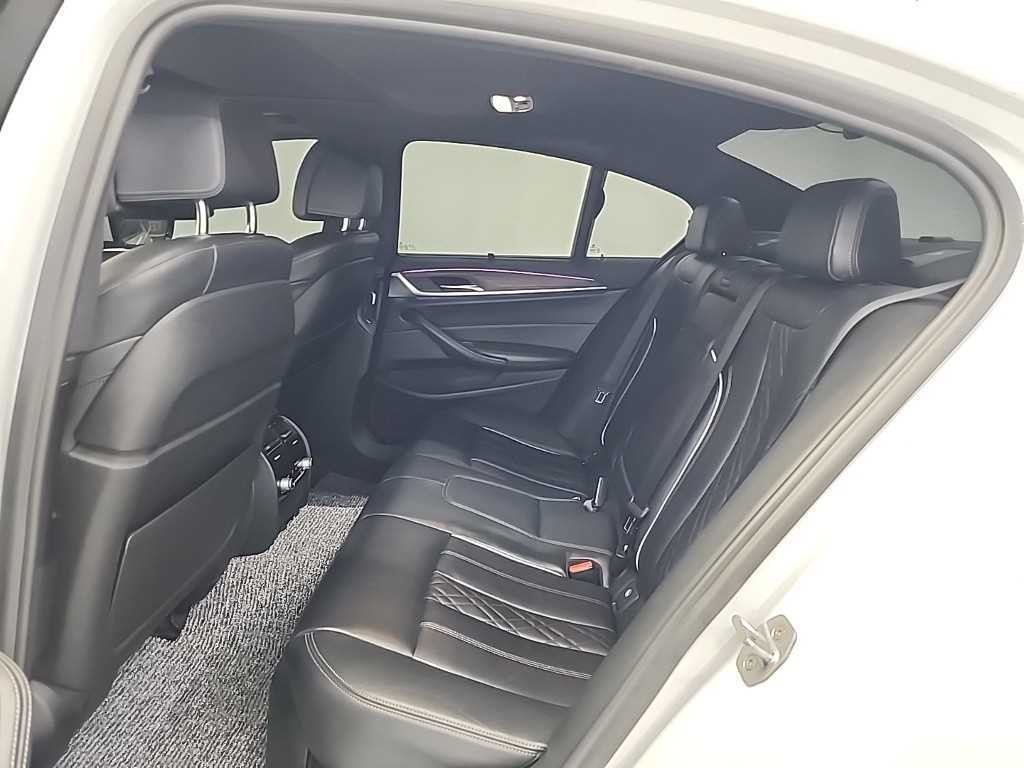 BMW 5시리즈 5시리즈 (G30) 530i M 스포츠 플러스 이미지 12