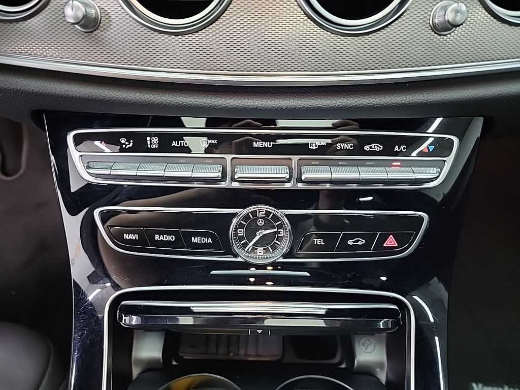 벤츠 E 클래스 E-클래스 W213 E300 아방가르드 이미지 10