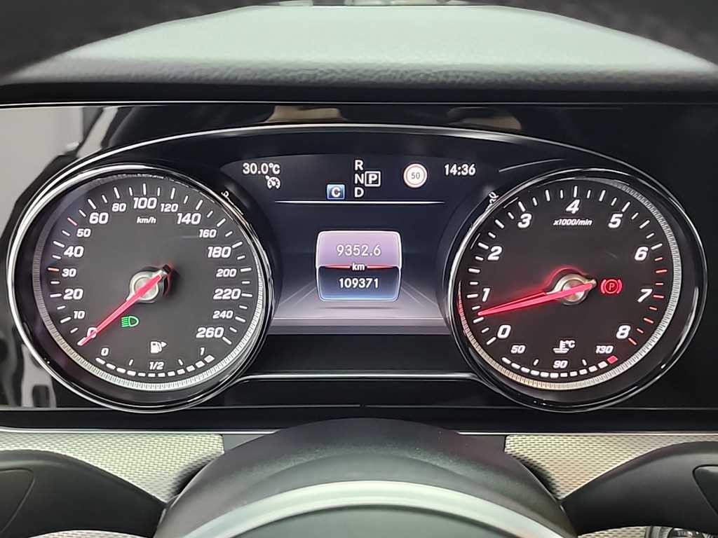 벤츠 E 클래스 E-클래스 W213 E300 아방가르드 이미지 6